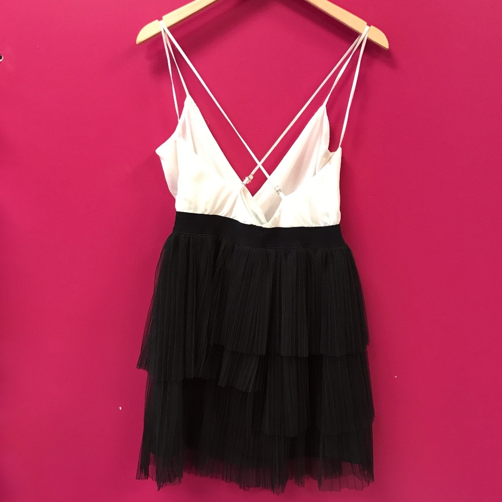 Glam Ruffled Dress - Picture 3 of 3
